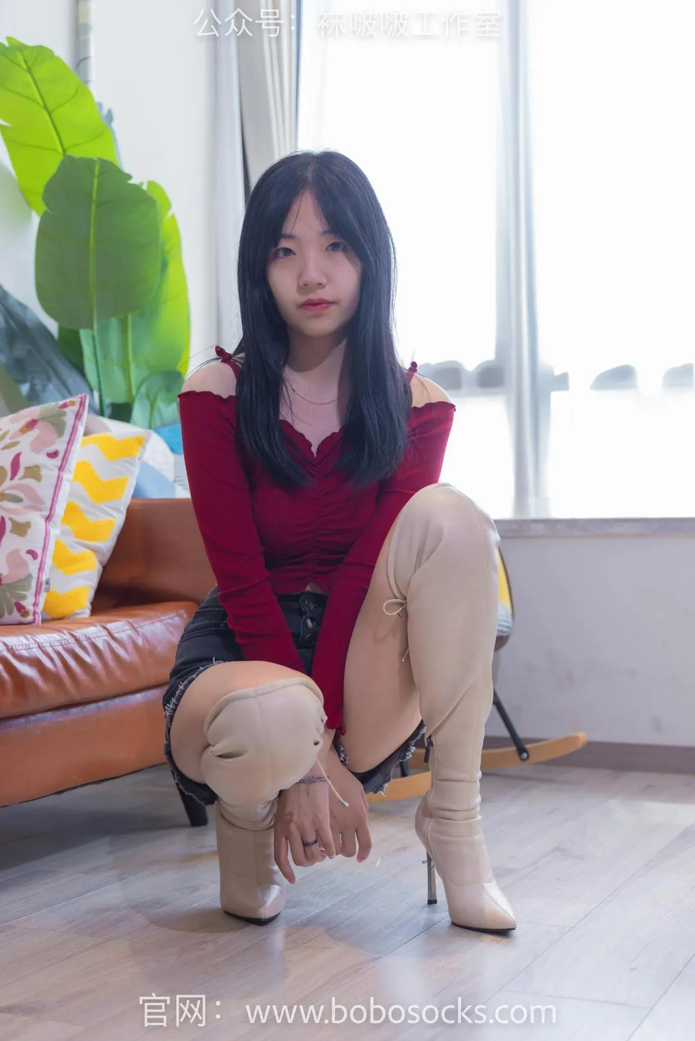 [BoBoSocks袜啵啵]NO.120 小甜豆-高跟长靴、白棉袜、裸足 [170P]插图6